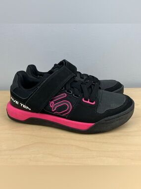 Five Ten Women’s Size 6.0 Stealth Hellcat Mountain Bike Shoes Black & Pink